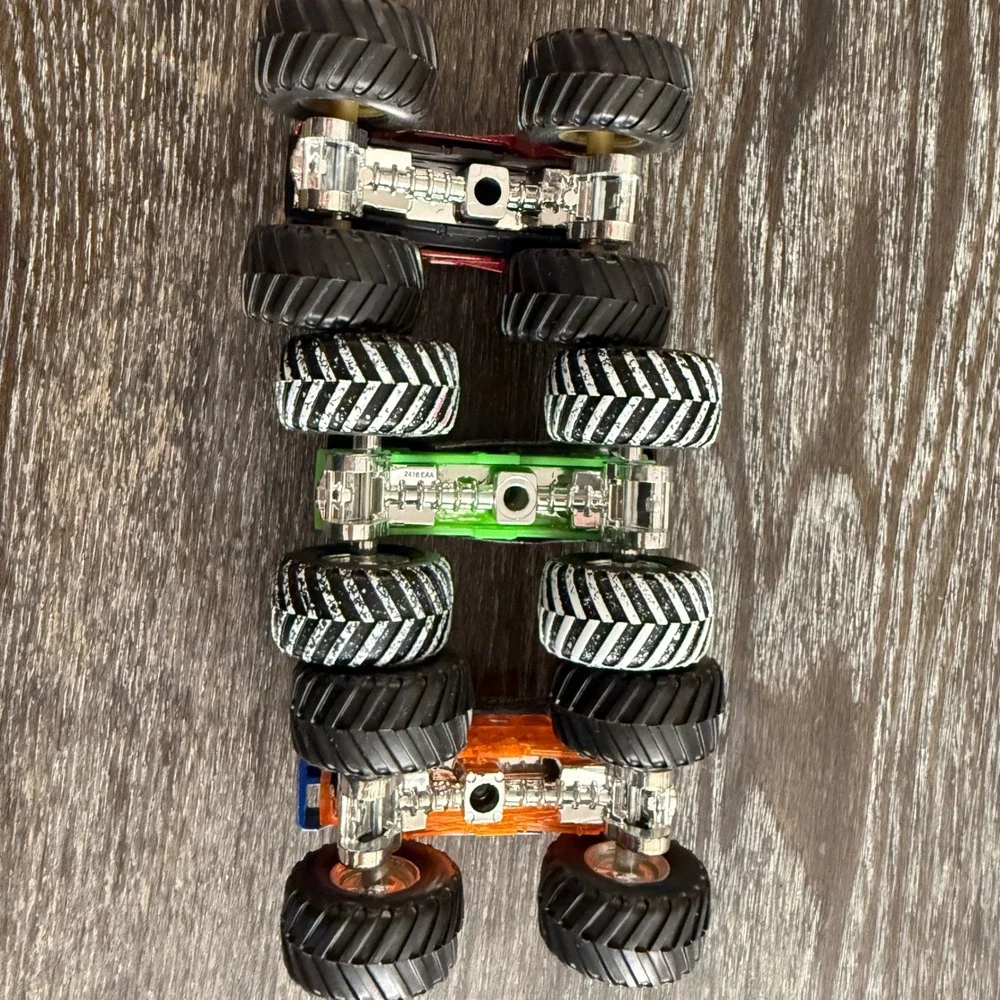 Hot Wheels Monster Jam‎ Lot of 3 Trucks Grave Digger Iron Man Stone Crusher